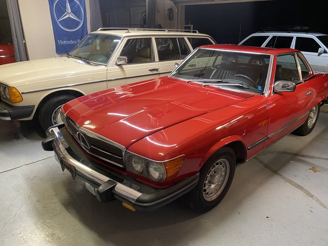 Mercedes-Benz 380SL Engine Bay