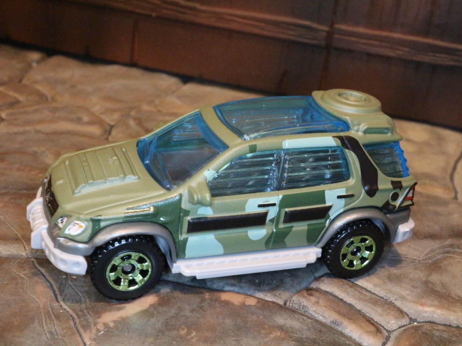 Matchbox Jurassic World Legacy Collection Single Pack Mercedes Benz 320 Montana front view