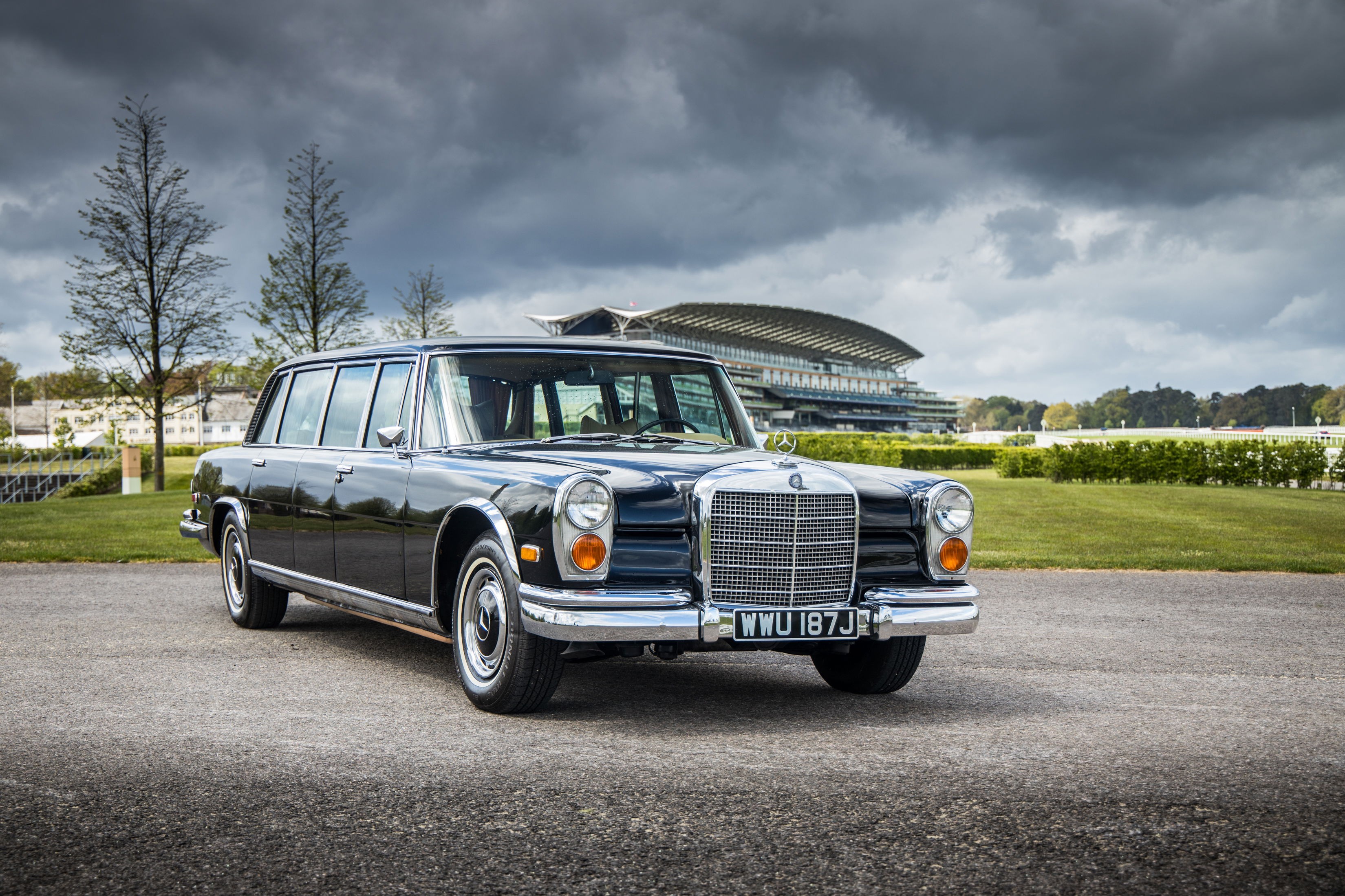 Mercedes W100 Pullman awkward three-point turn